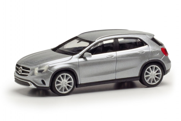 Herpa Mercedes-Benz GLA, iridiumsilber