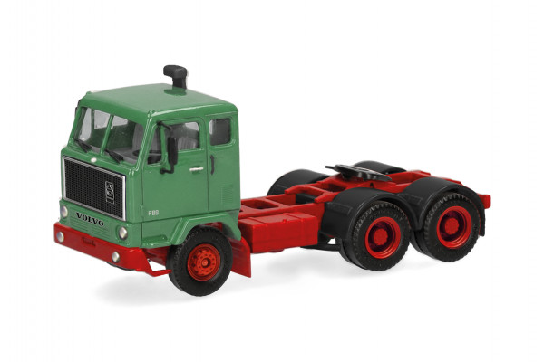 Herpa Volvo F89 Zugmaschine 3achs, resedagrün
