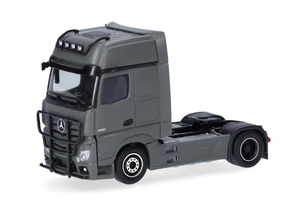 Herpa Mercedes-Benz Actros '18 L Gigaspace Zugmaschine 2achs mit Lampenbügel und Rammschutz, grau