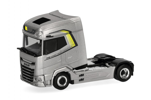 Herpa DAF XG+ Zugmaschine 2achs "75 Jahre Truck Production"