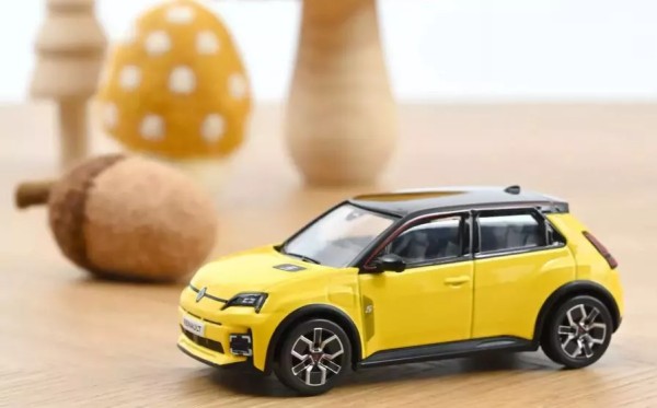 Norev Renault 5 E-Tech Electric 2024 yellow/black (510550)