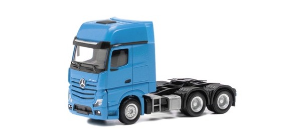Herpa MB Actros L Gigaspace Zugmaschine 3achs (6x4), lichtblau
