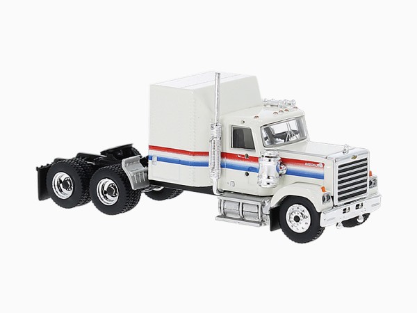 Brekina Chevrolet Bison Zugmaschine weiß