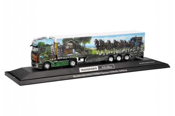 Herpa Mercedes-Benz Actros L ProCabin Gigaspace Kühlkoffer-Sattelzug "Müller Transporte Essen"